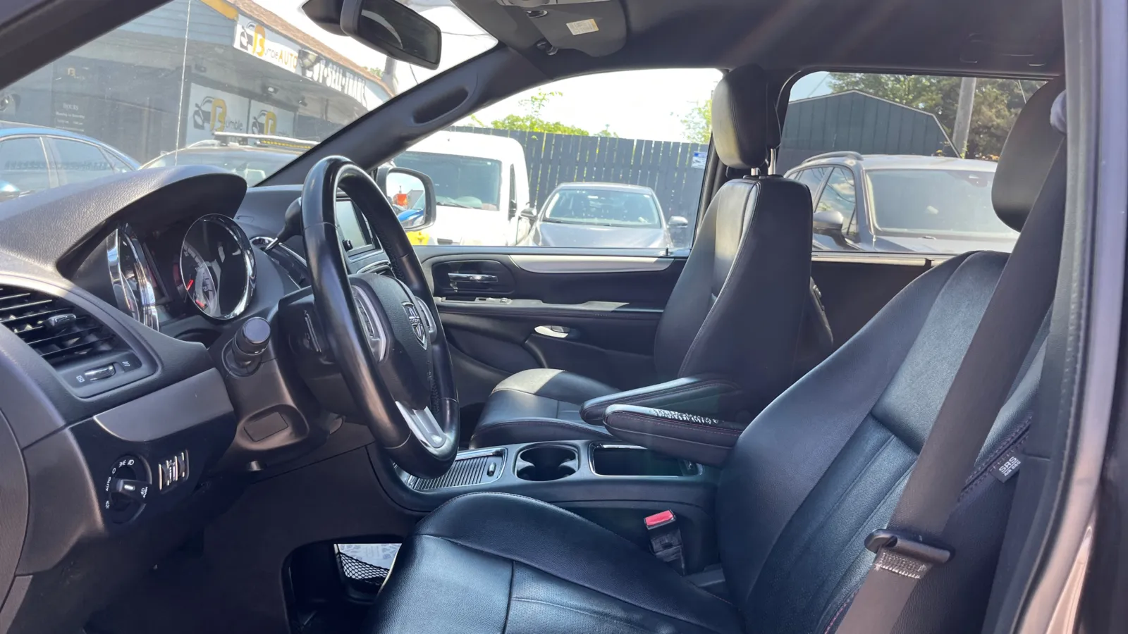 Dodge Grand Caravan photo 9