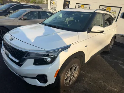 White 2021 Kia Seltos EX Sport Utility 4D for sale in Elkridge, MD