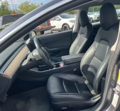 More photos of 2018 Tesla Model 3 Long Range Sedan 4D at Bumble Auto - Elkridge, MD