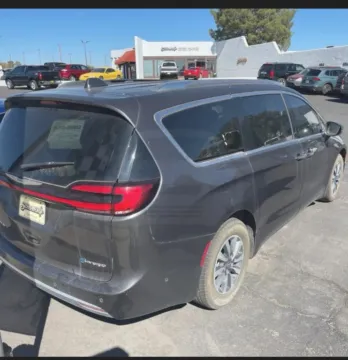 Photos of 2021 Chrysler Pacifica Hybrid Touring L Van 4D for sale in Elkridge, MD at Bumble Auto - Elkridge