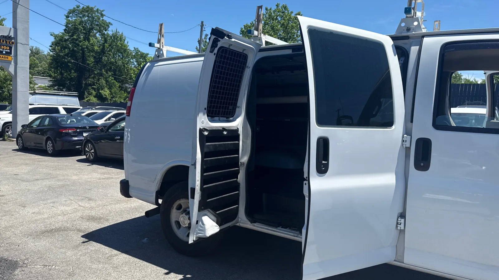 Chevrolet Express photo 16