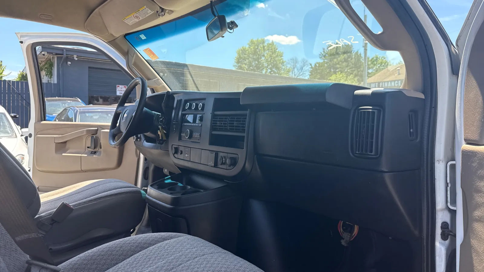 Chevrolet Express photo 21
