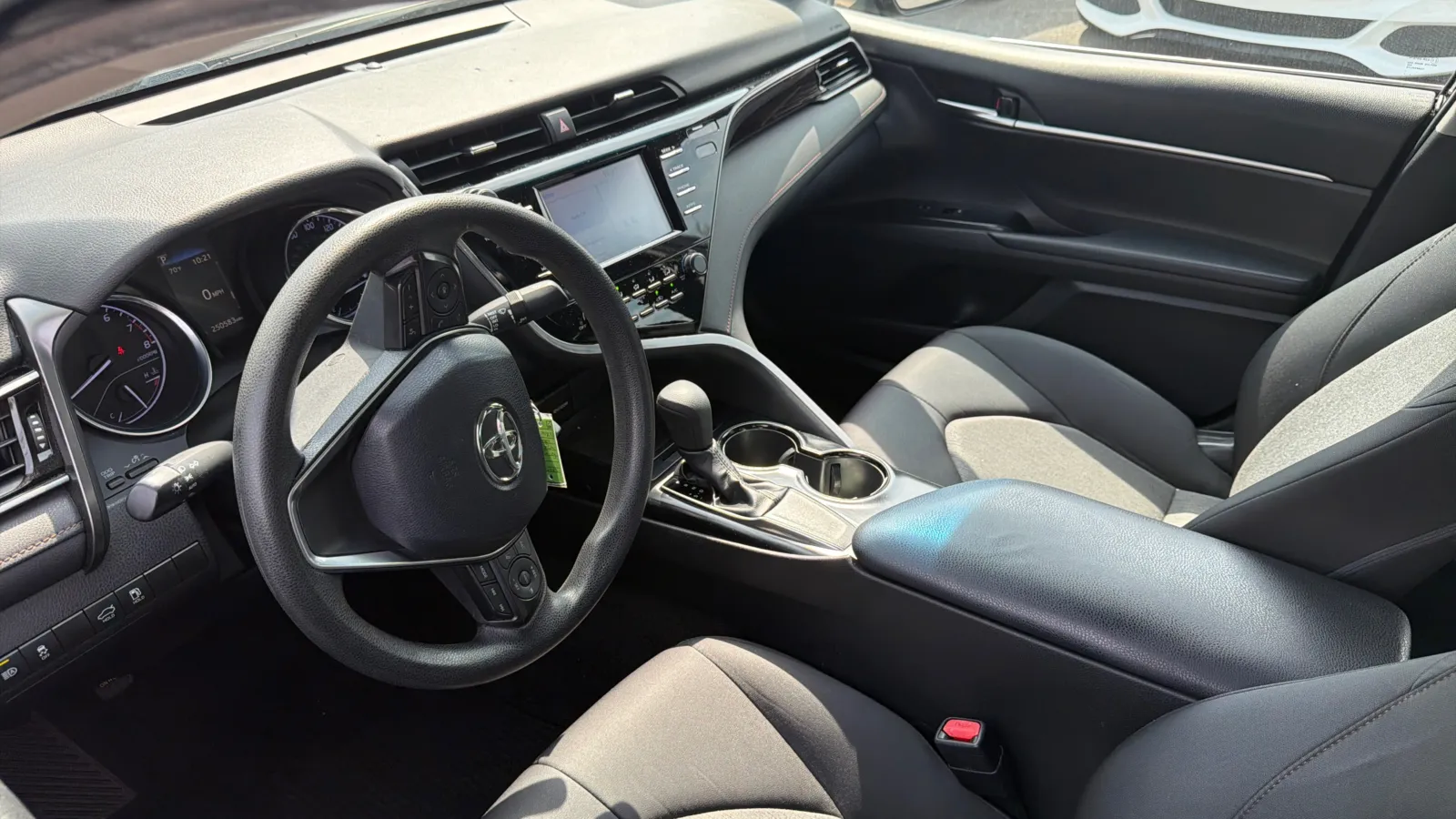 Toyota Camry photo 9
