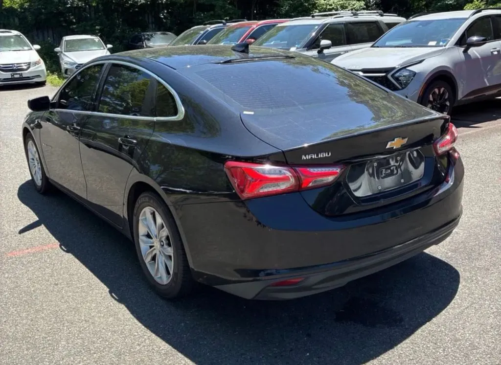 Chevrolet Malibu photo 2