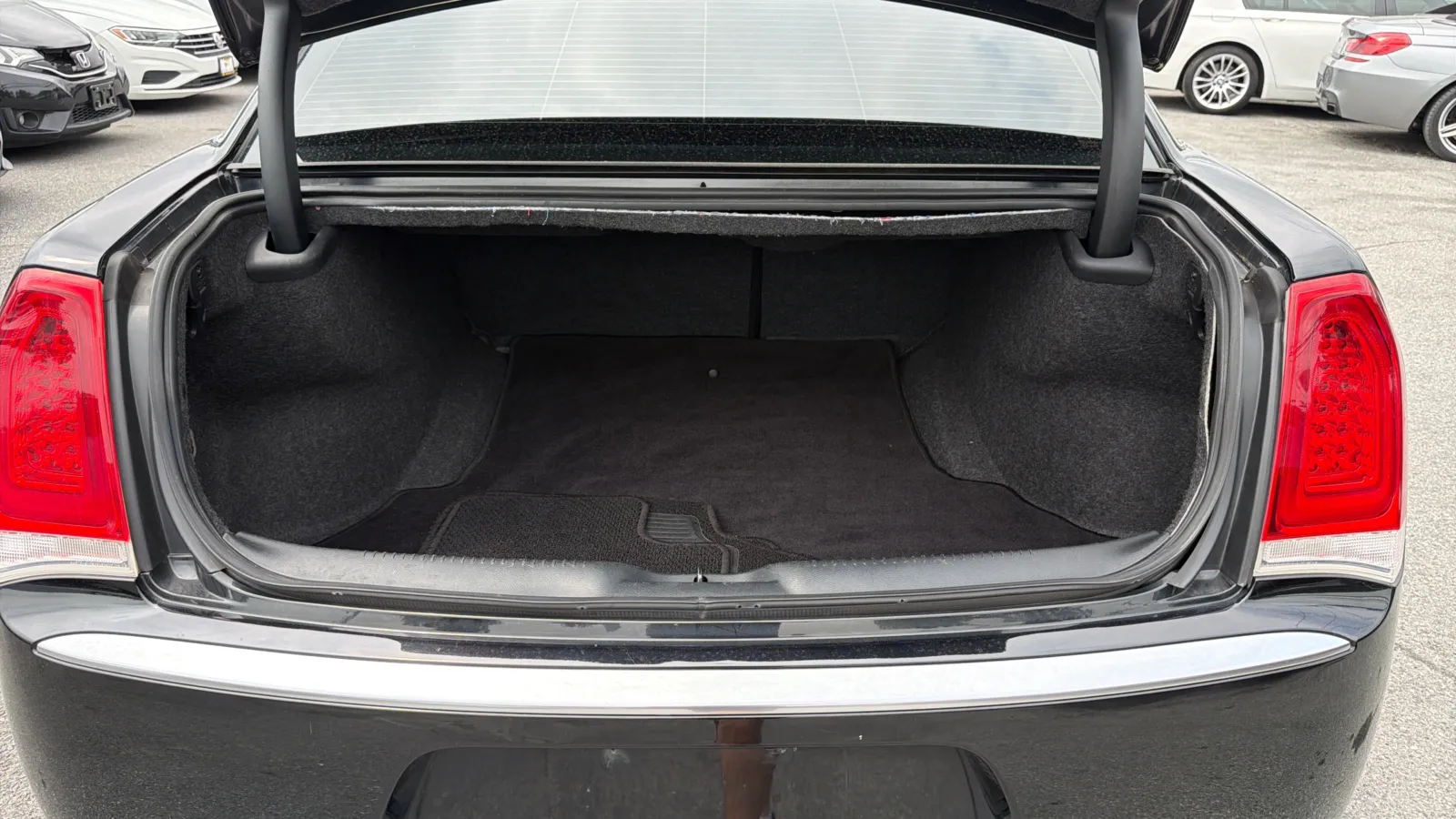 Chrysler 300 photo 12