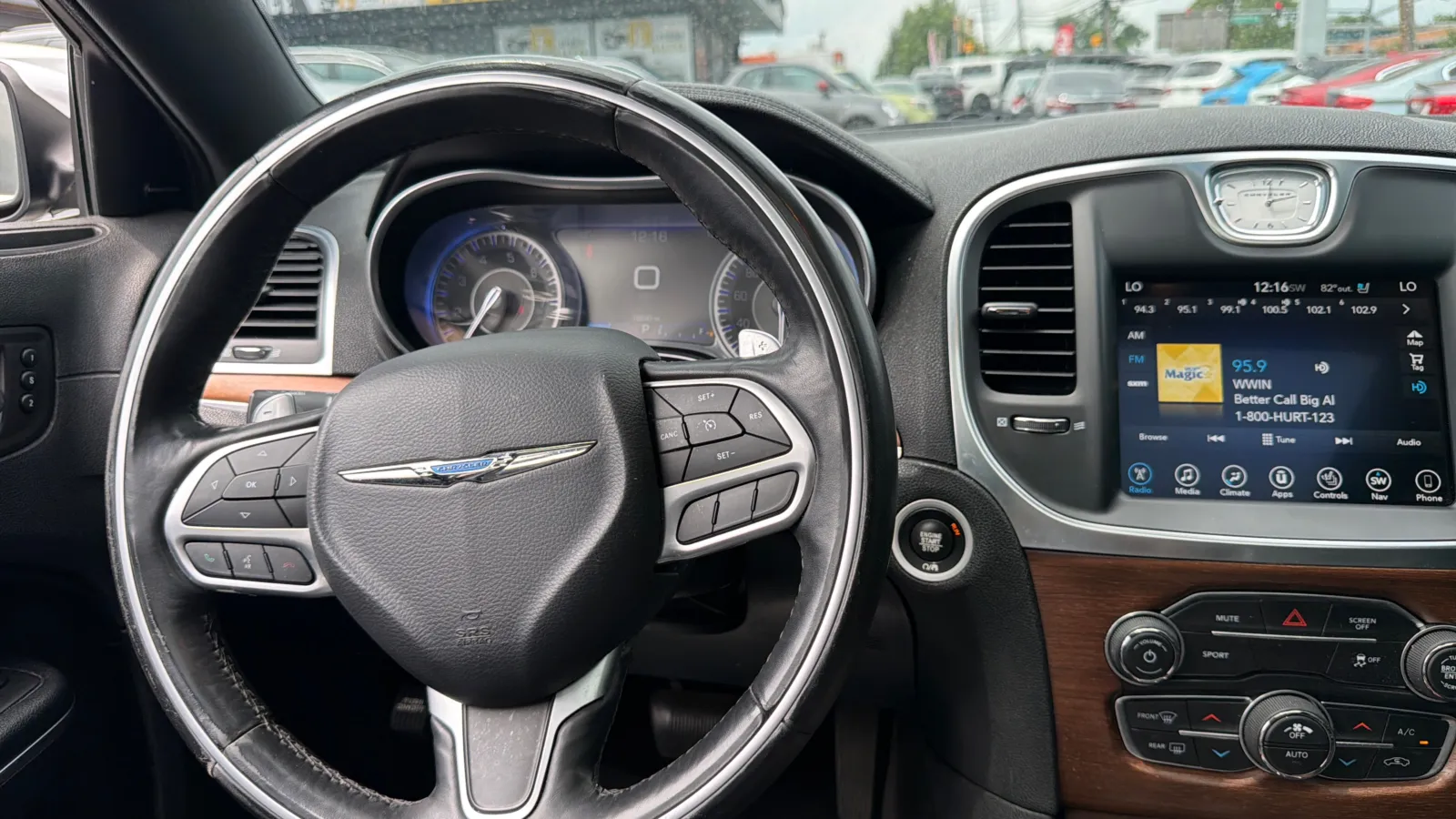 Chrysler 300 photo 24