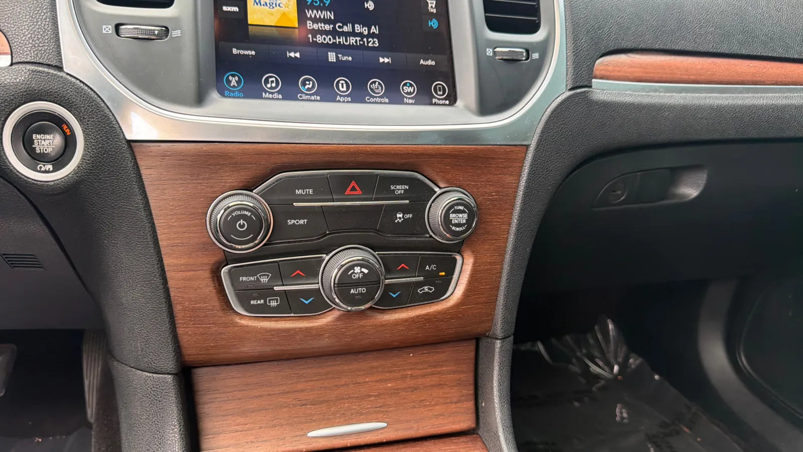 Chrysler 300 photo 26