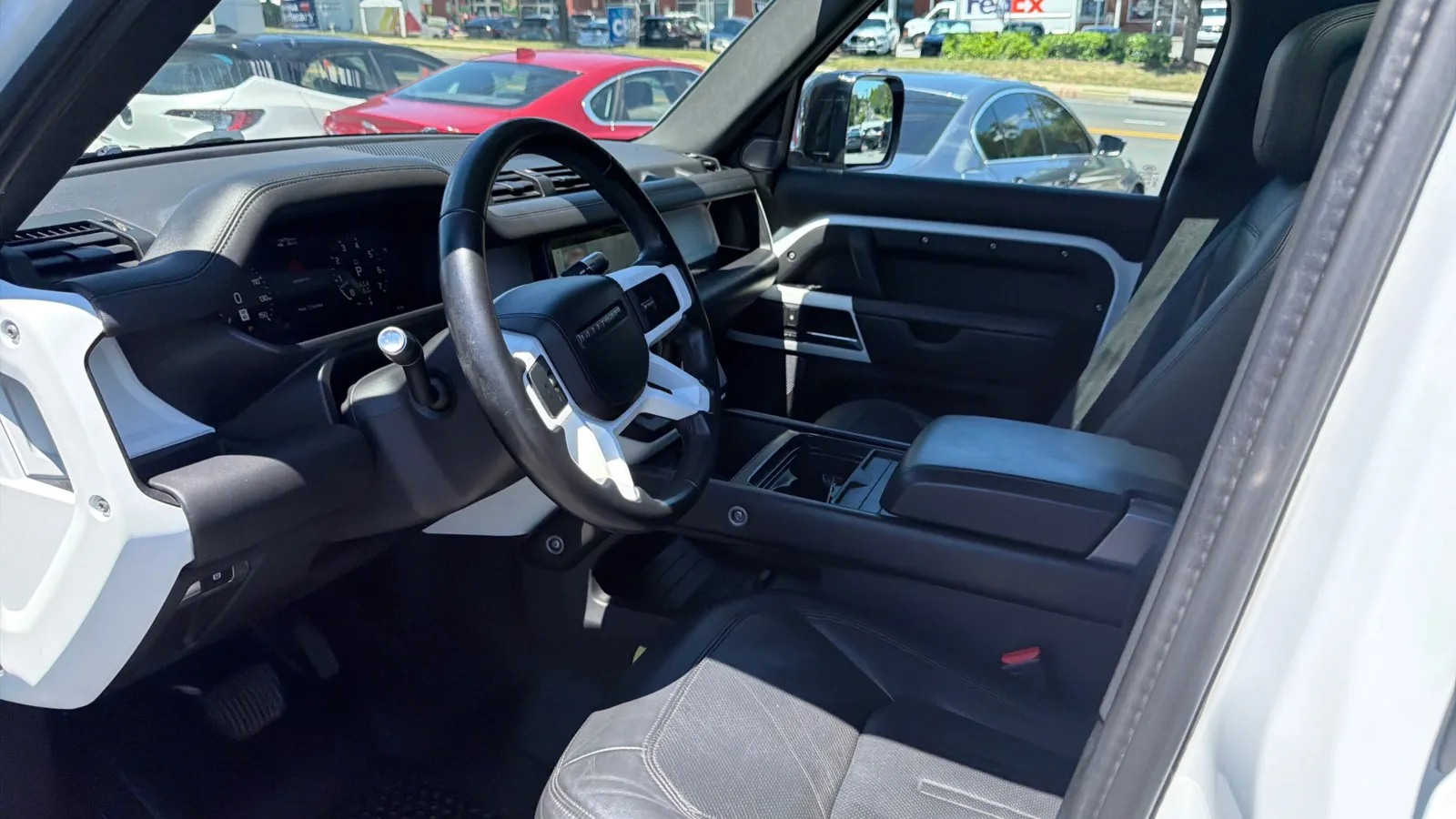Land Rover Defender photo 9