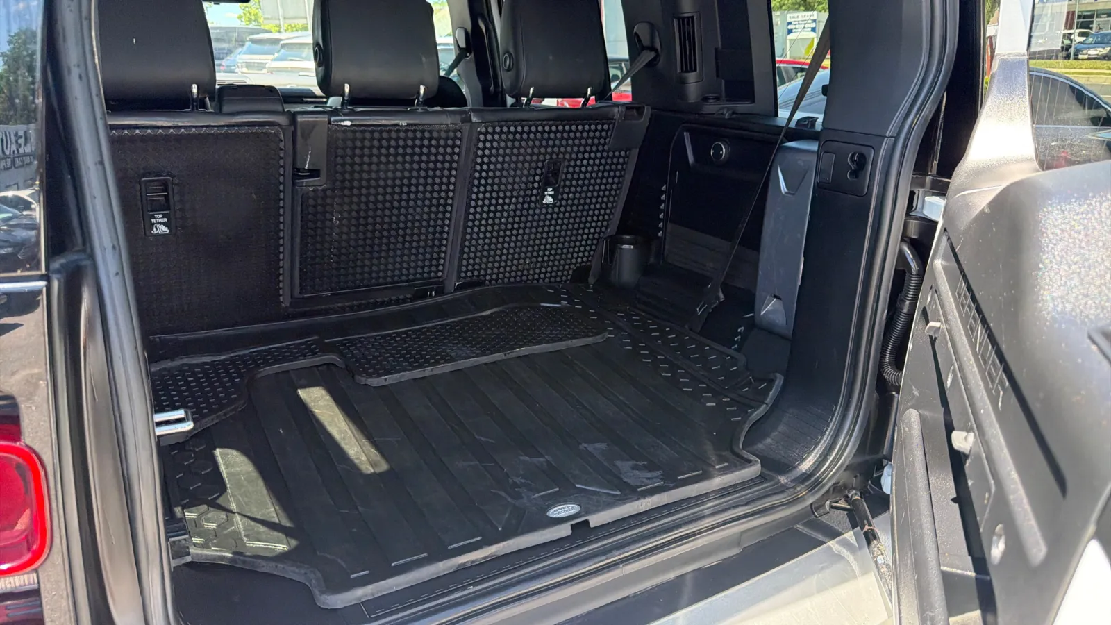 Land Rover Defender photo 12