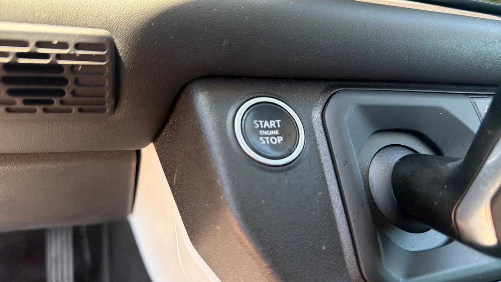 Land Rover Defender photo 26