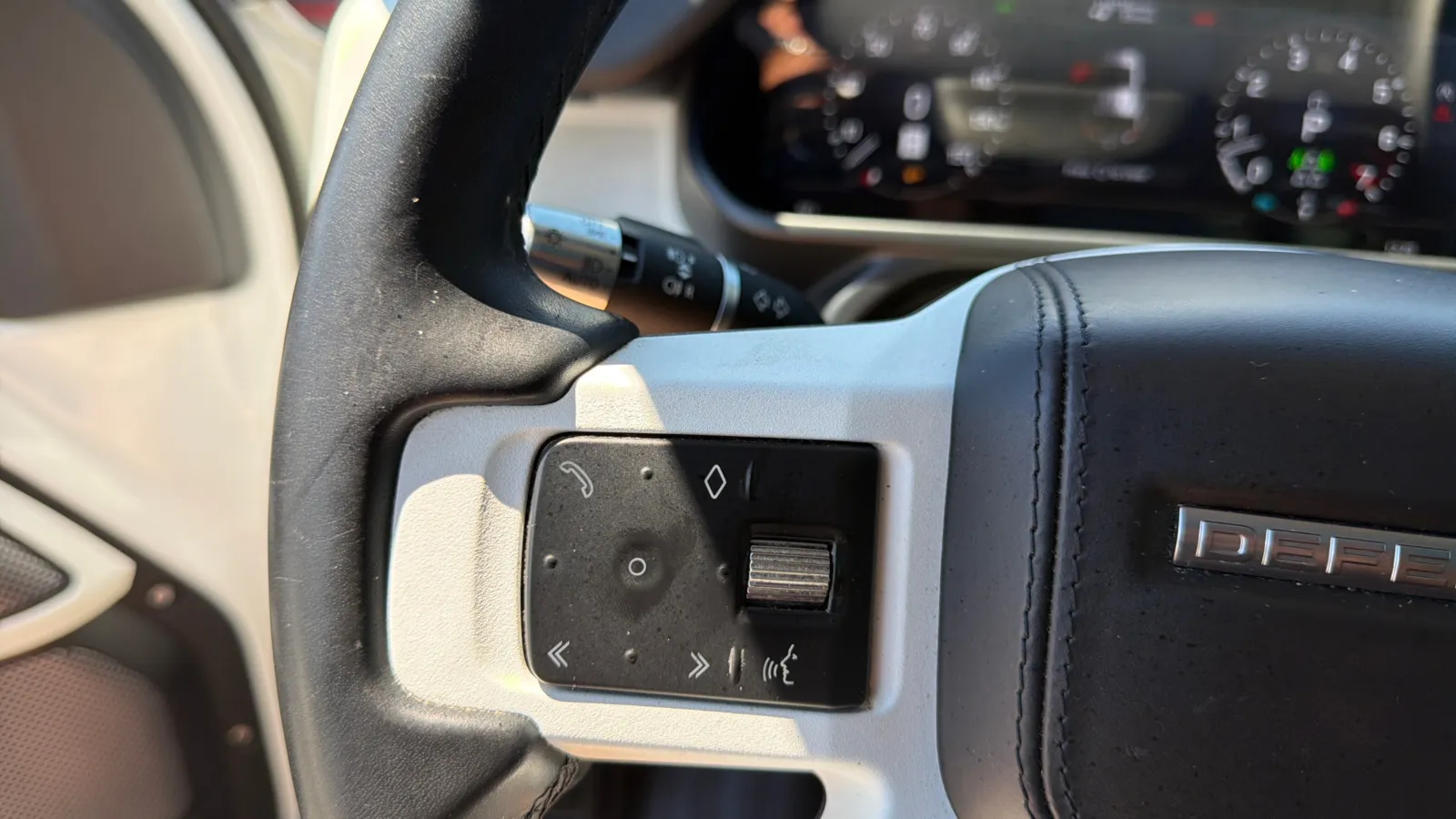 Land Rover Defender photo 27