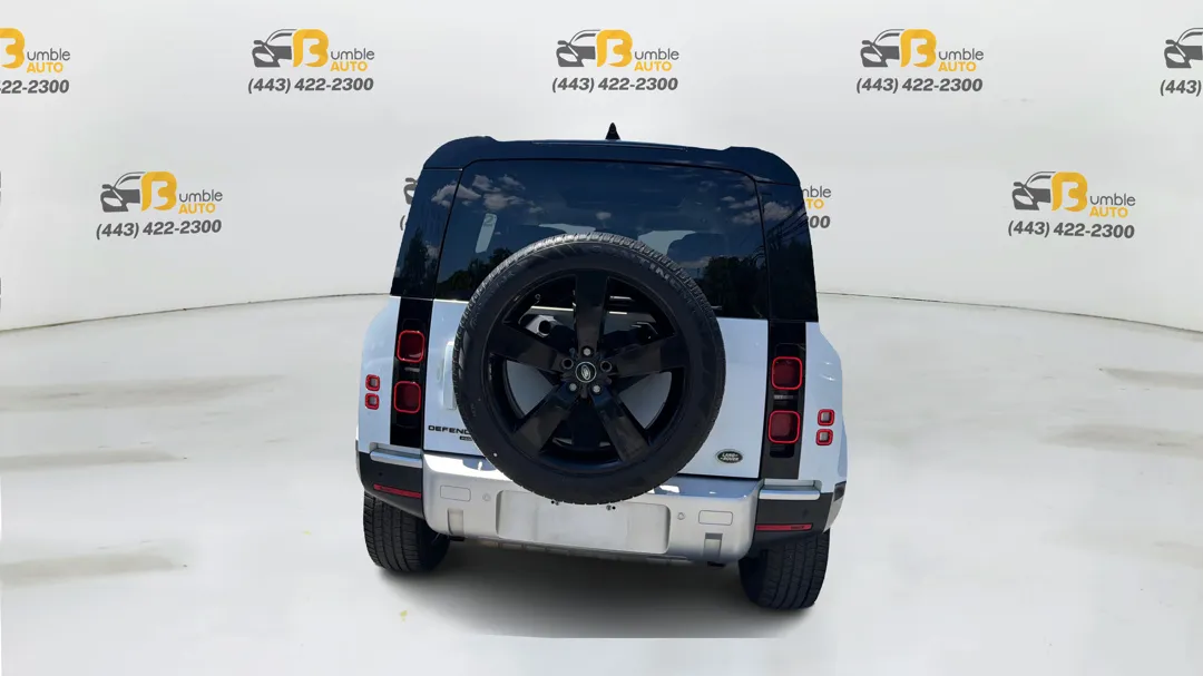 Land Rover Defender photo 6