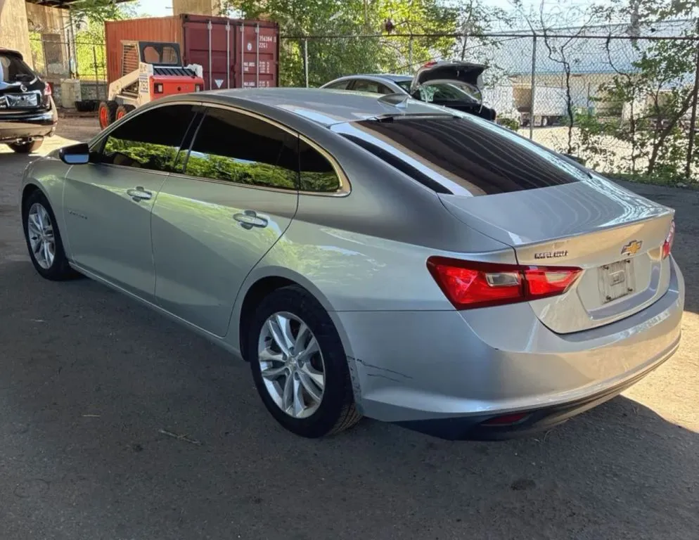 Chevrolet Malibu photo 2