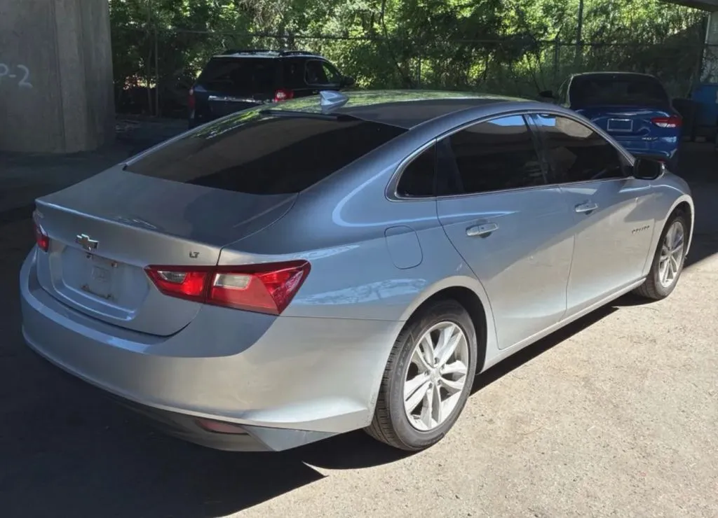 Chevrolet Malibu photo 3