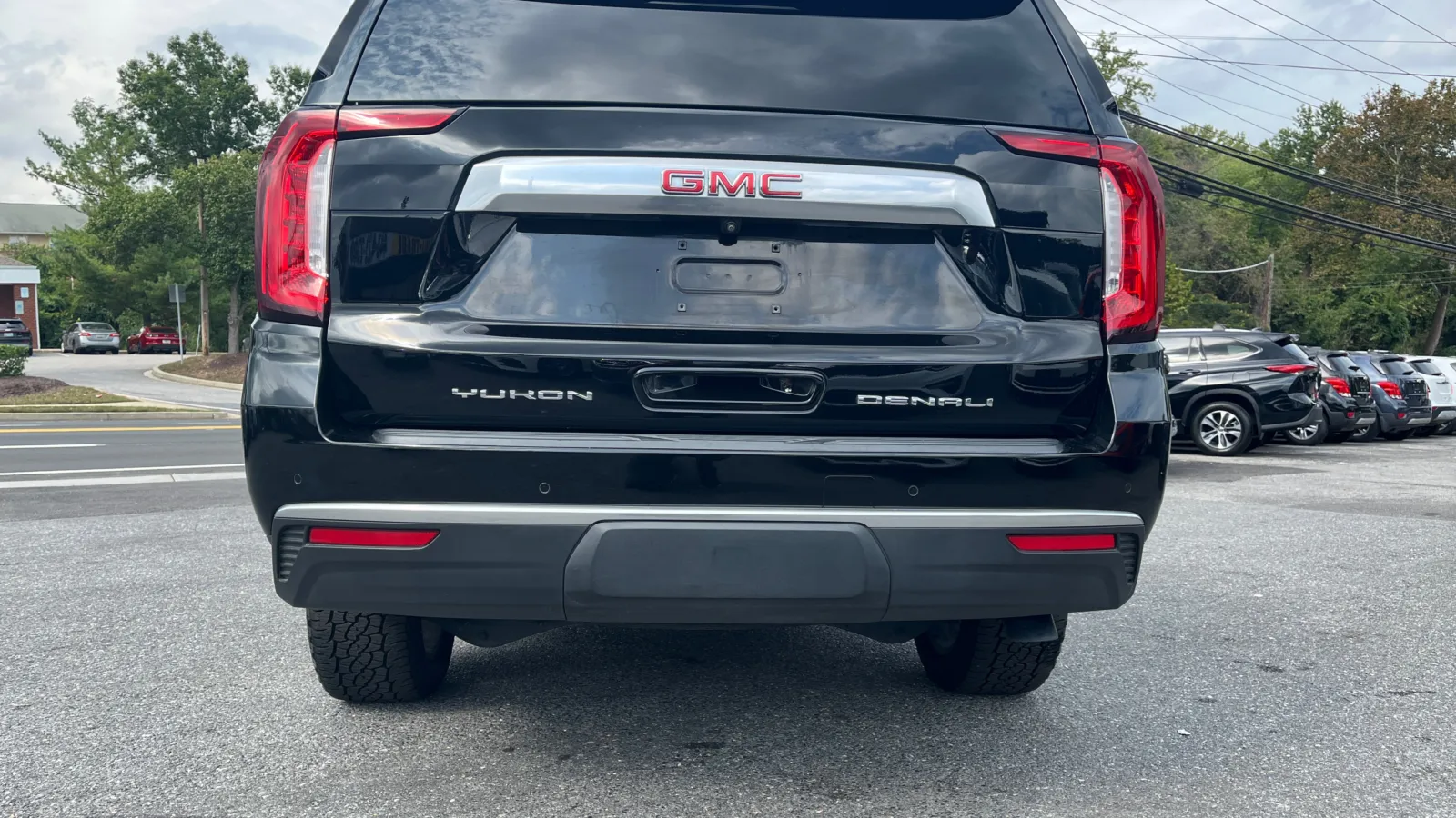 GMC Yukon XL photo 13