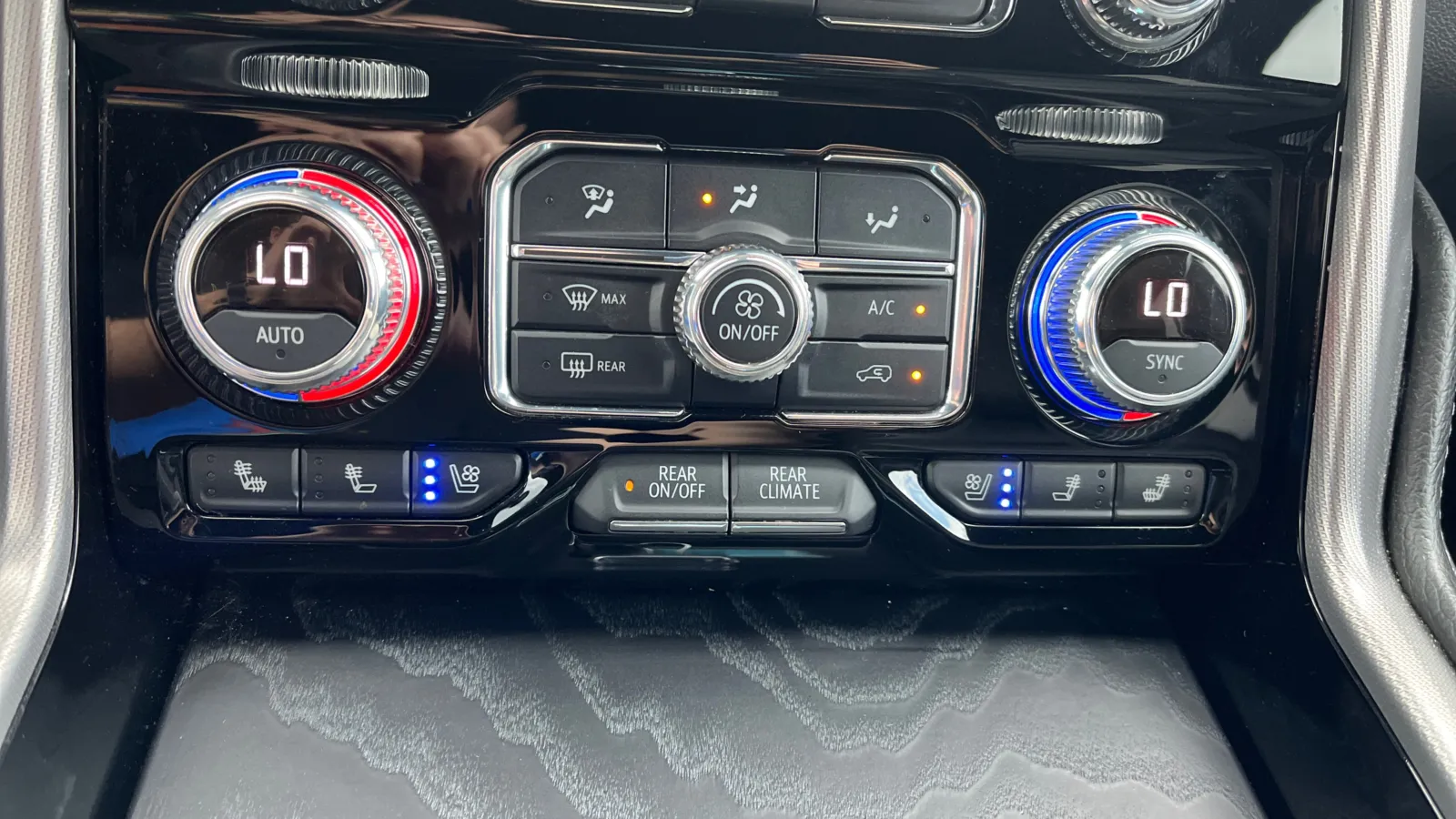 GMC Yukon XL photo 27