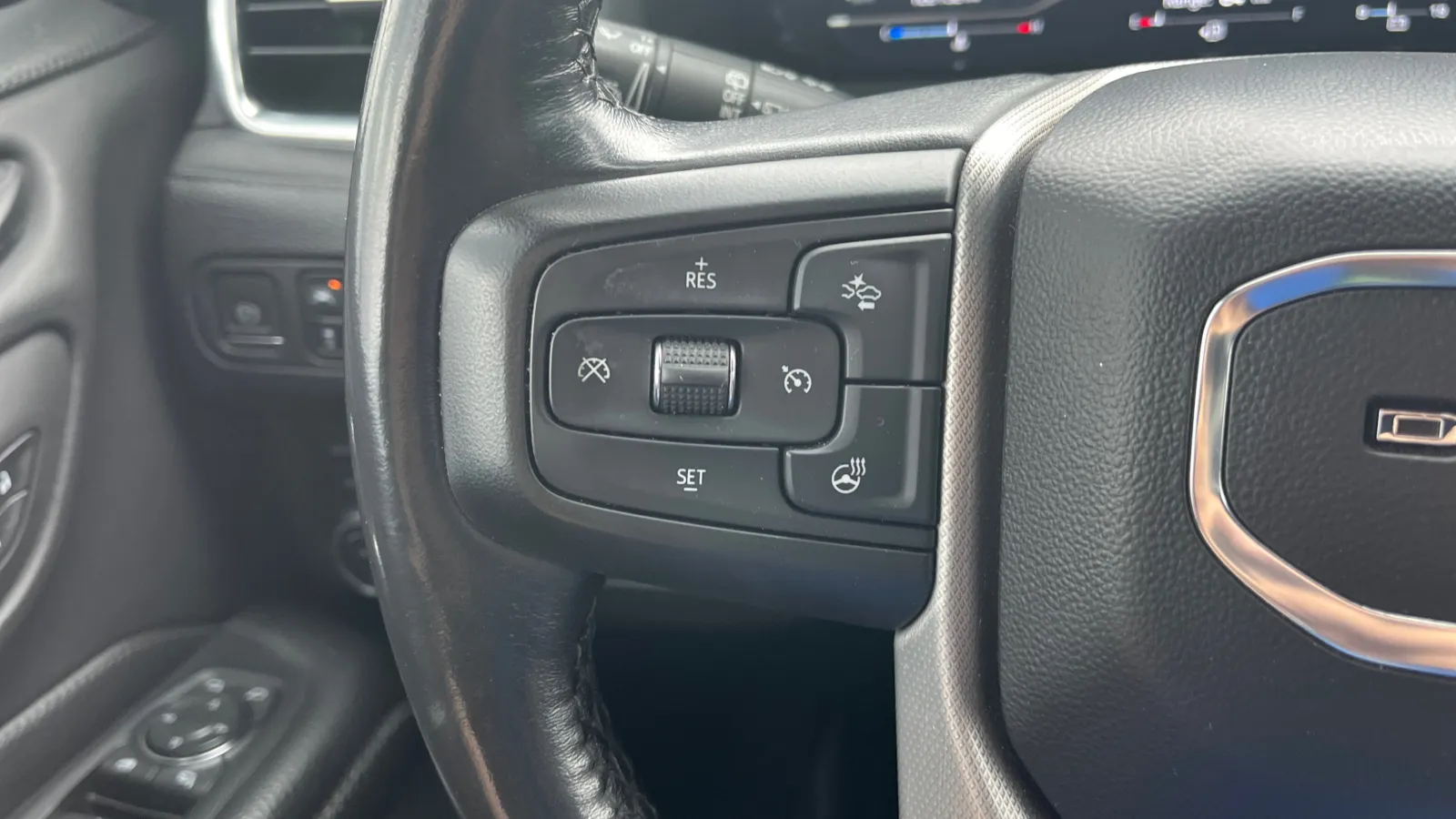 GMC Yukon XL photo 29