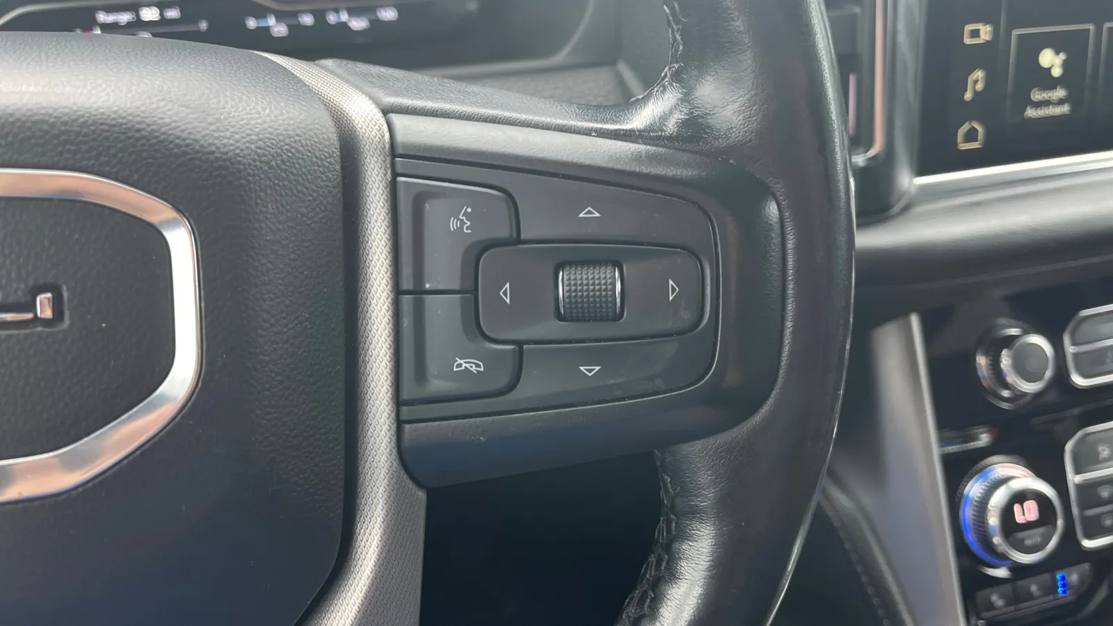 GMC Yukon XL photo 30