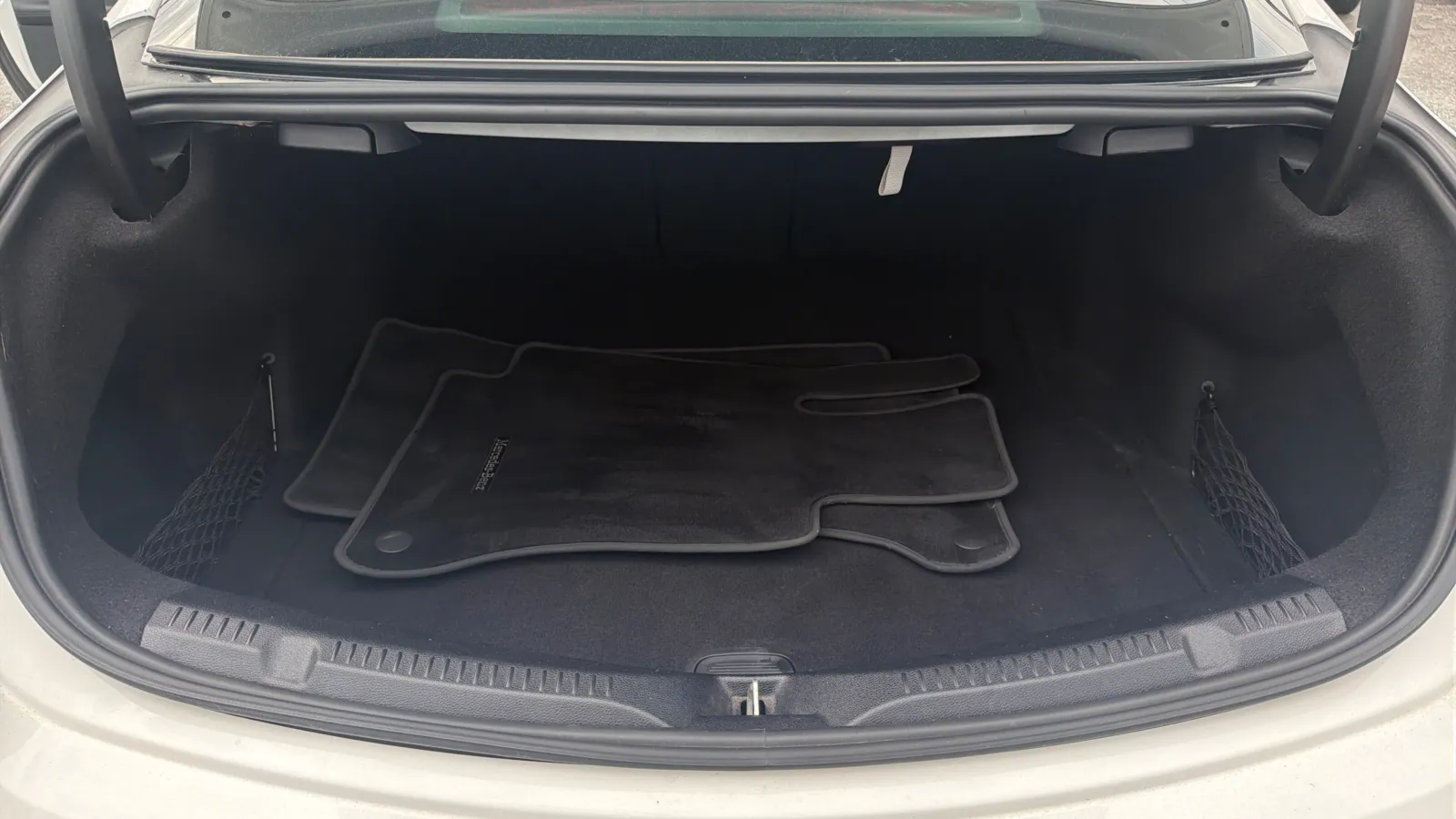 Mercedes-Benz E-Class photo 12
