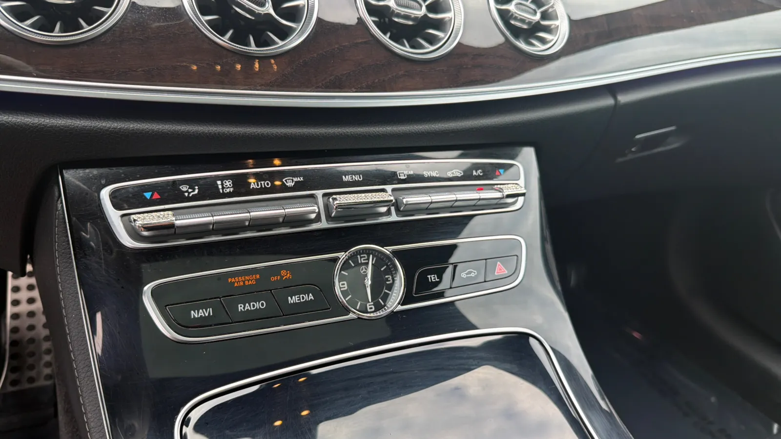 Mercedes-Benz E-Class photo 25