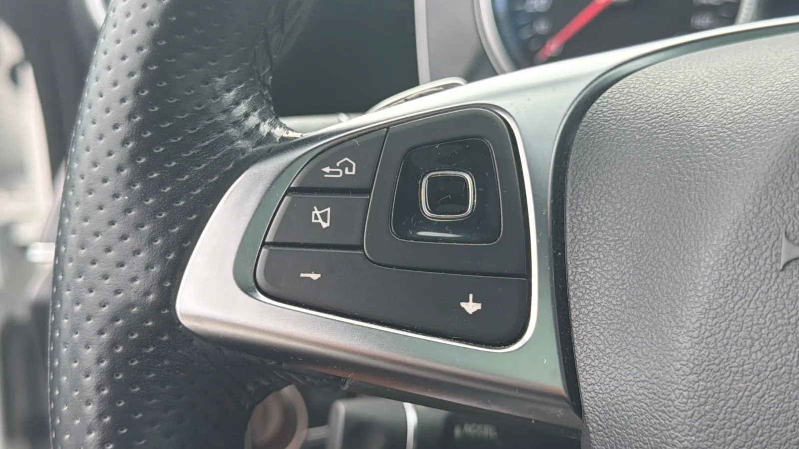 Mercedes-Benz E-Class photo 27