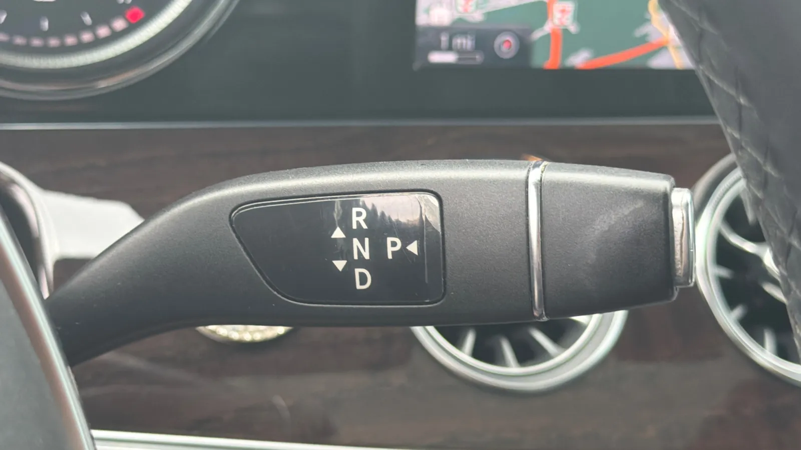 Mercedes-Benz E-Class photo 30