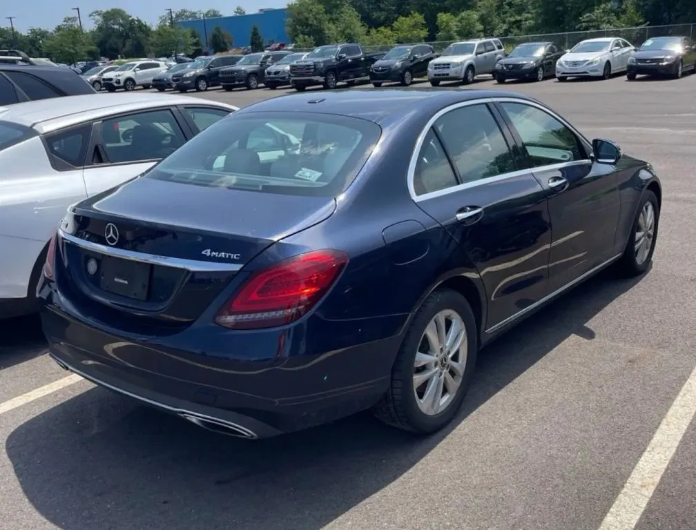 Mercedes-Benz C-Class photo 3