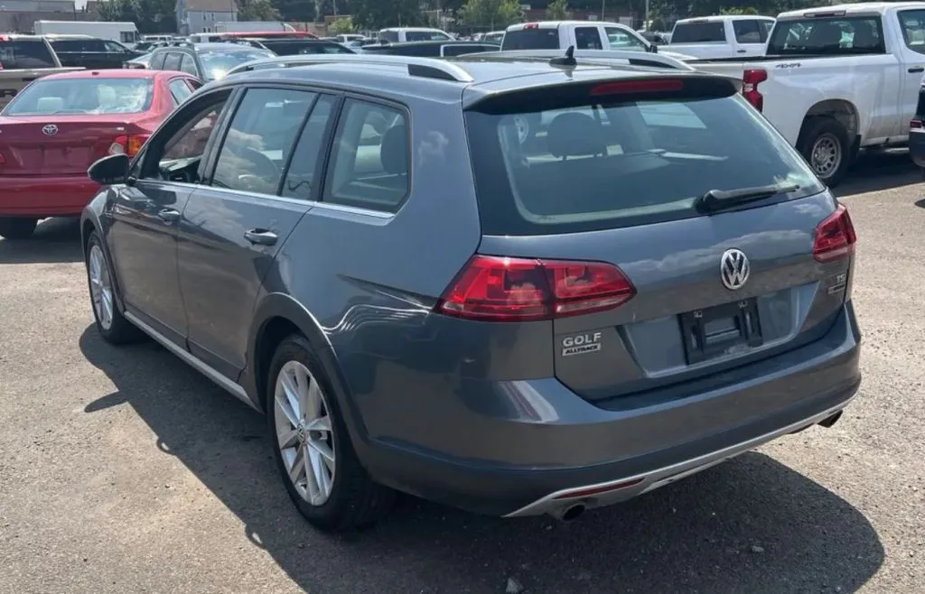 Volkswagen Golf Alltrack photo 2