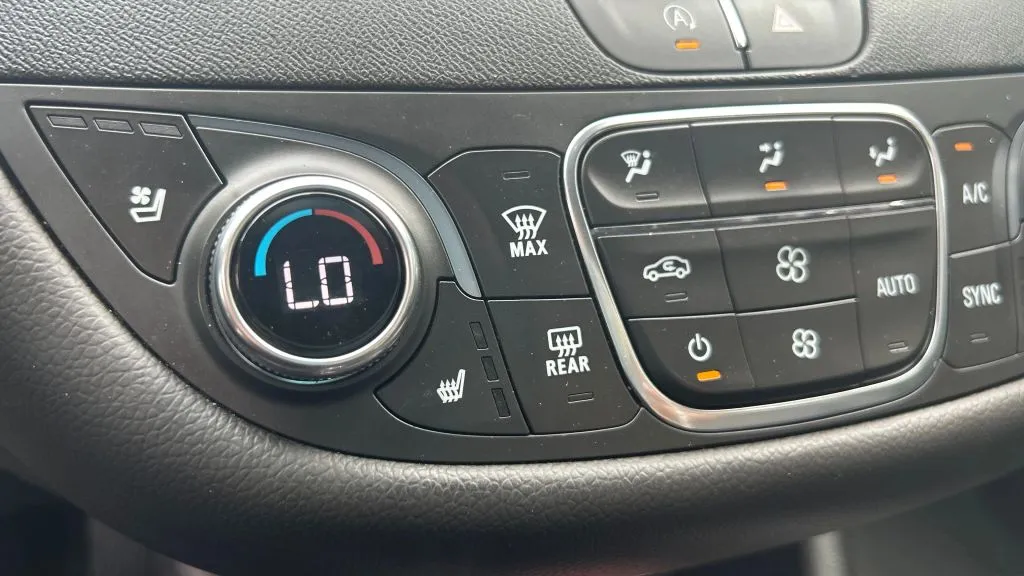 Chevrolet Malibu photo 24
