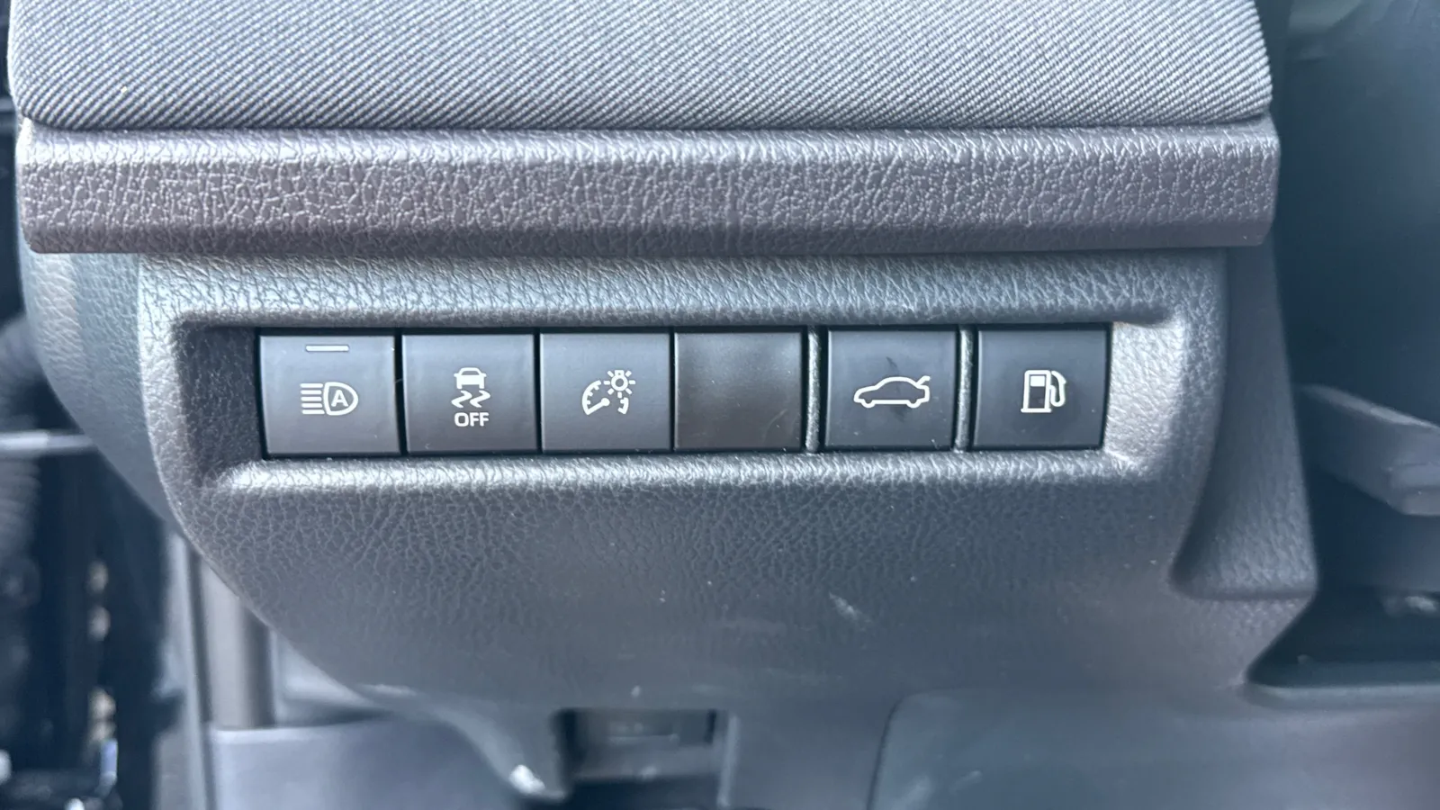 Toyota Camry photo 18