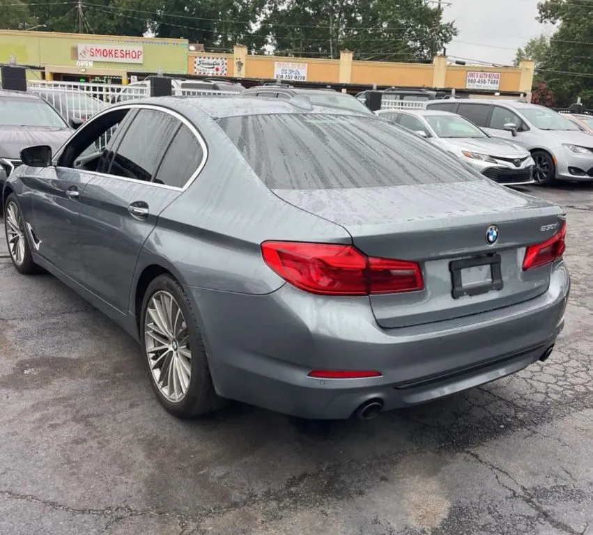 BMW 5 Series photo 2