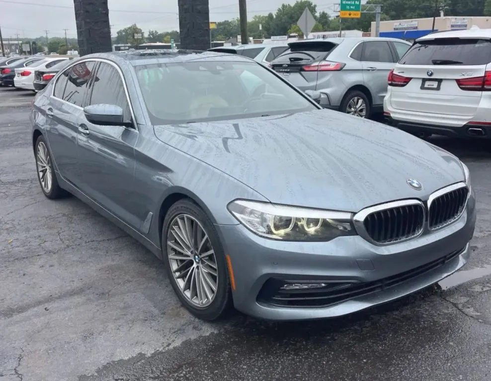 BMW 5 Series photo 4
