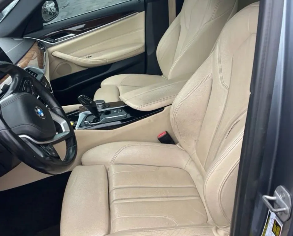 BMW 5 Series photo 5