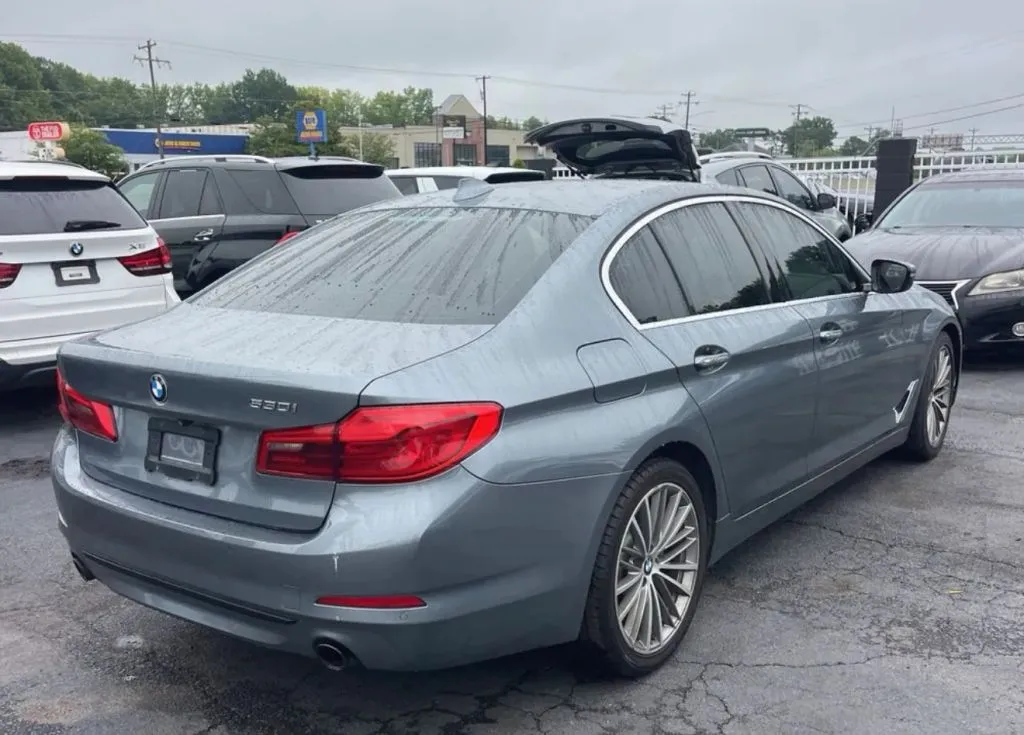 BMW 5 Series photo 3