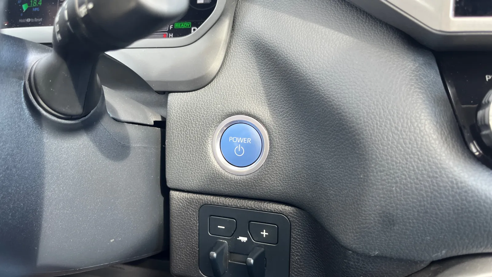 Toyota Sequoia photo 26