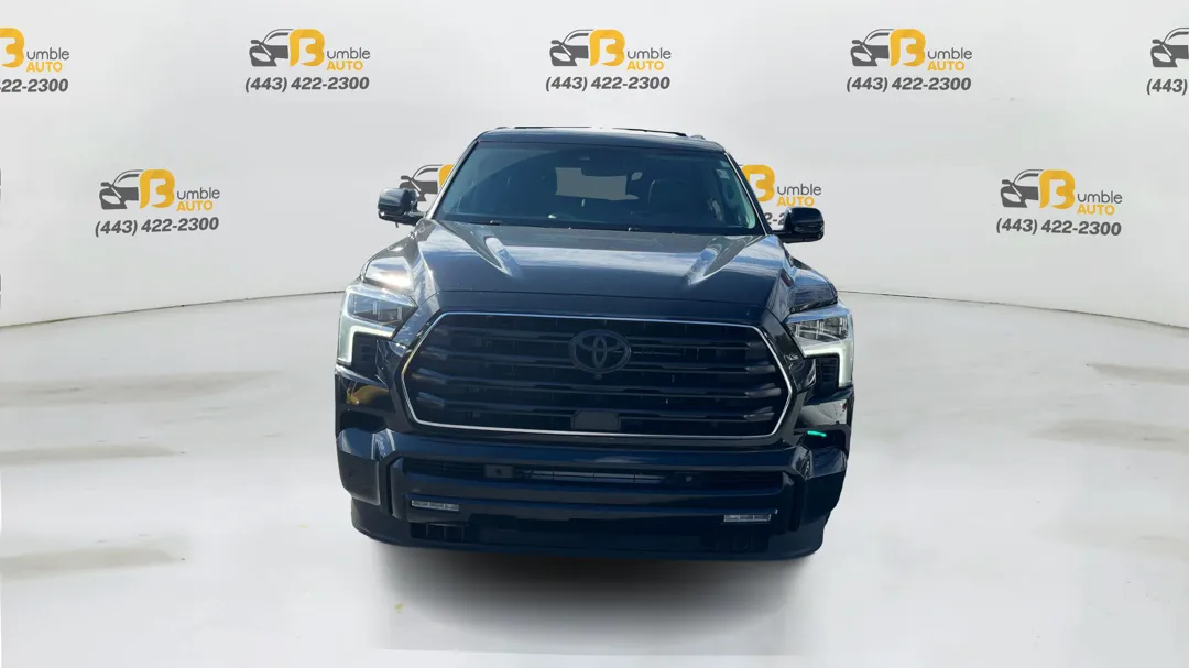 Toyota Sequoia photo 2