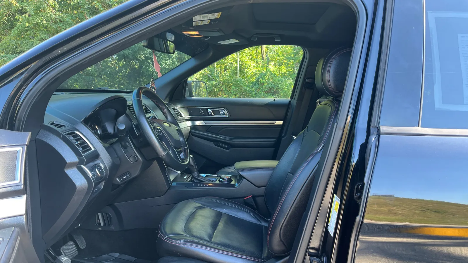 Ford Explorer photo 9