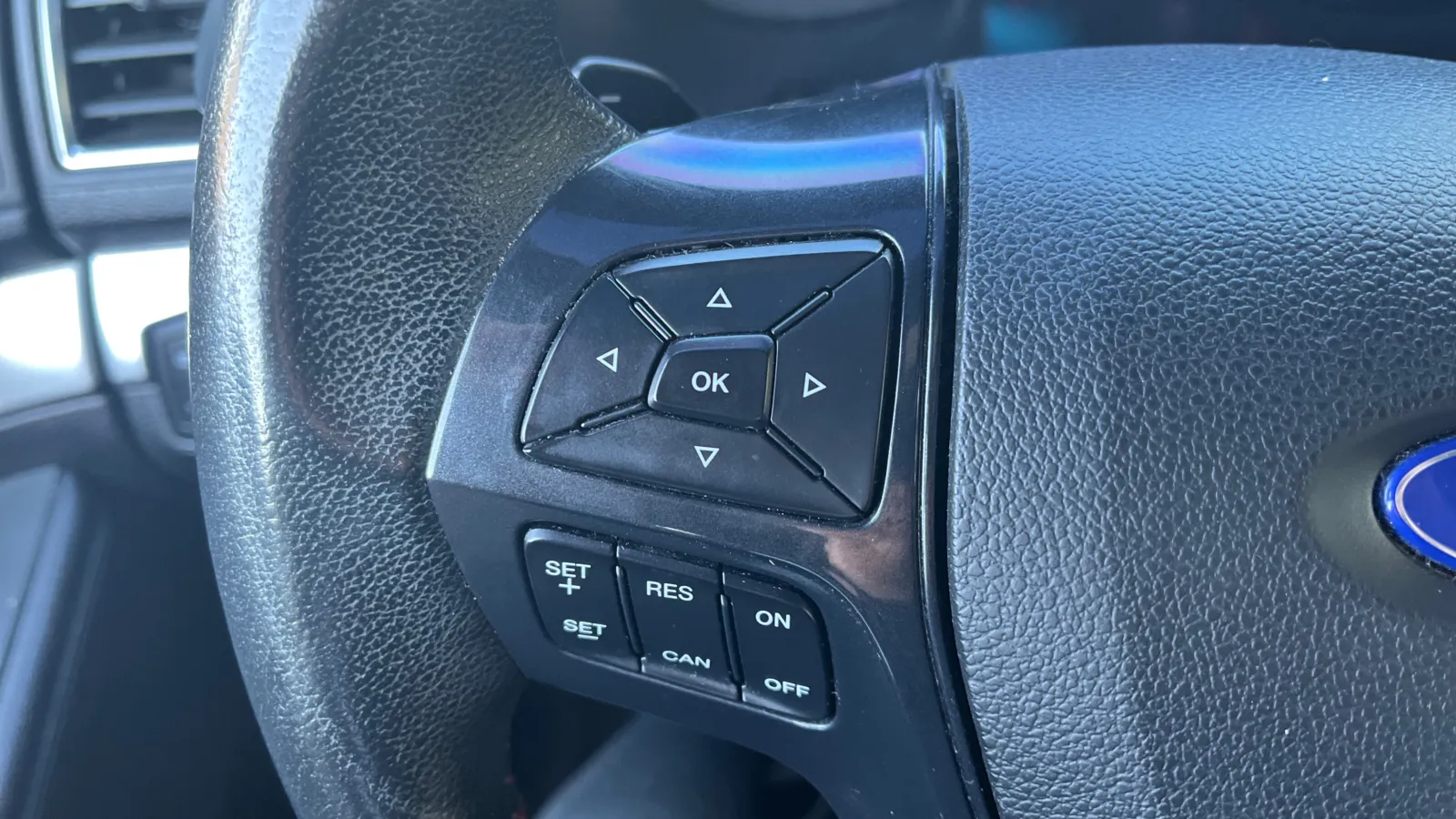 Ford Explorer photo 28
