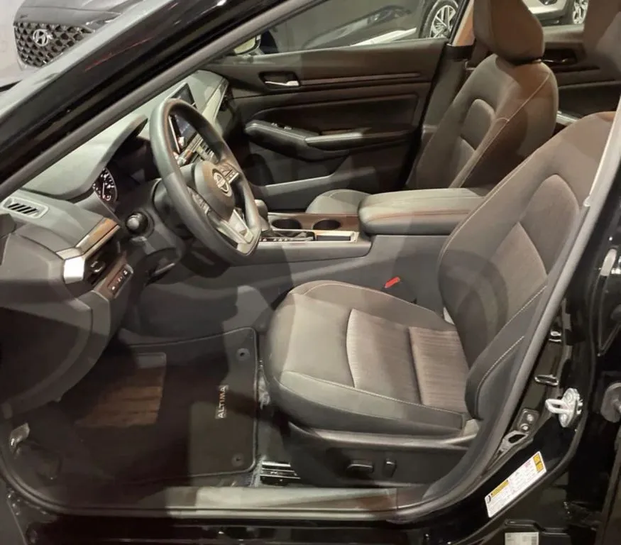 Nissan Altima photo 3