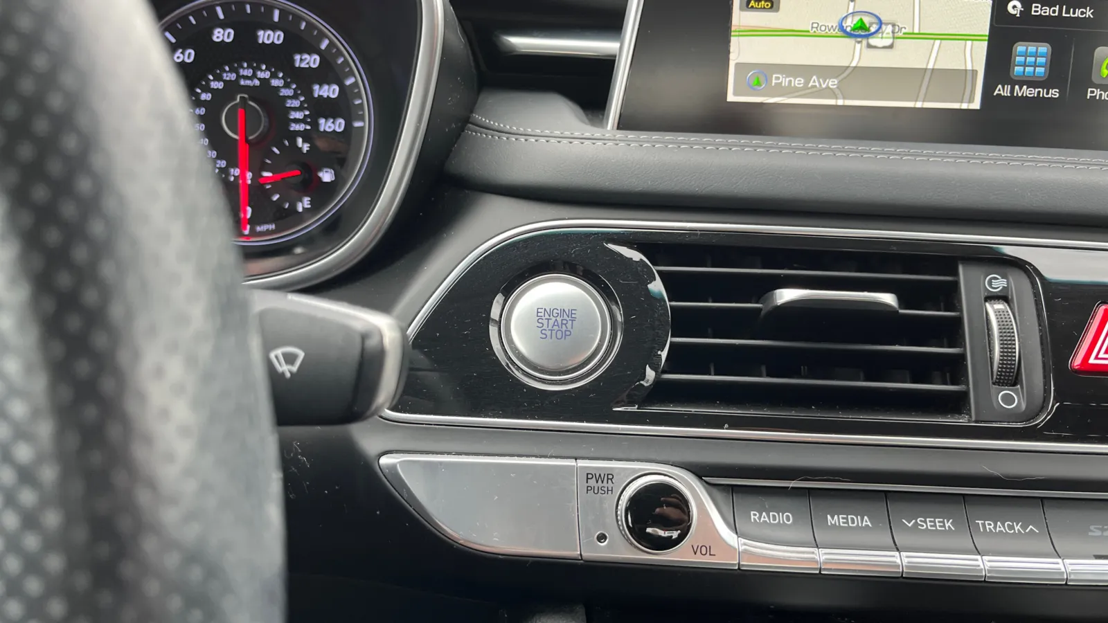 Genesis G70 photo 24