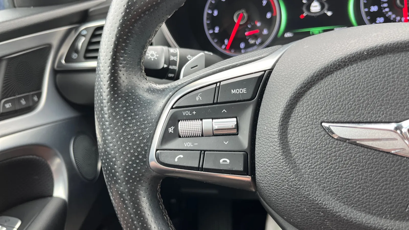 Genesis G70 photo 25