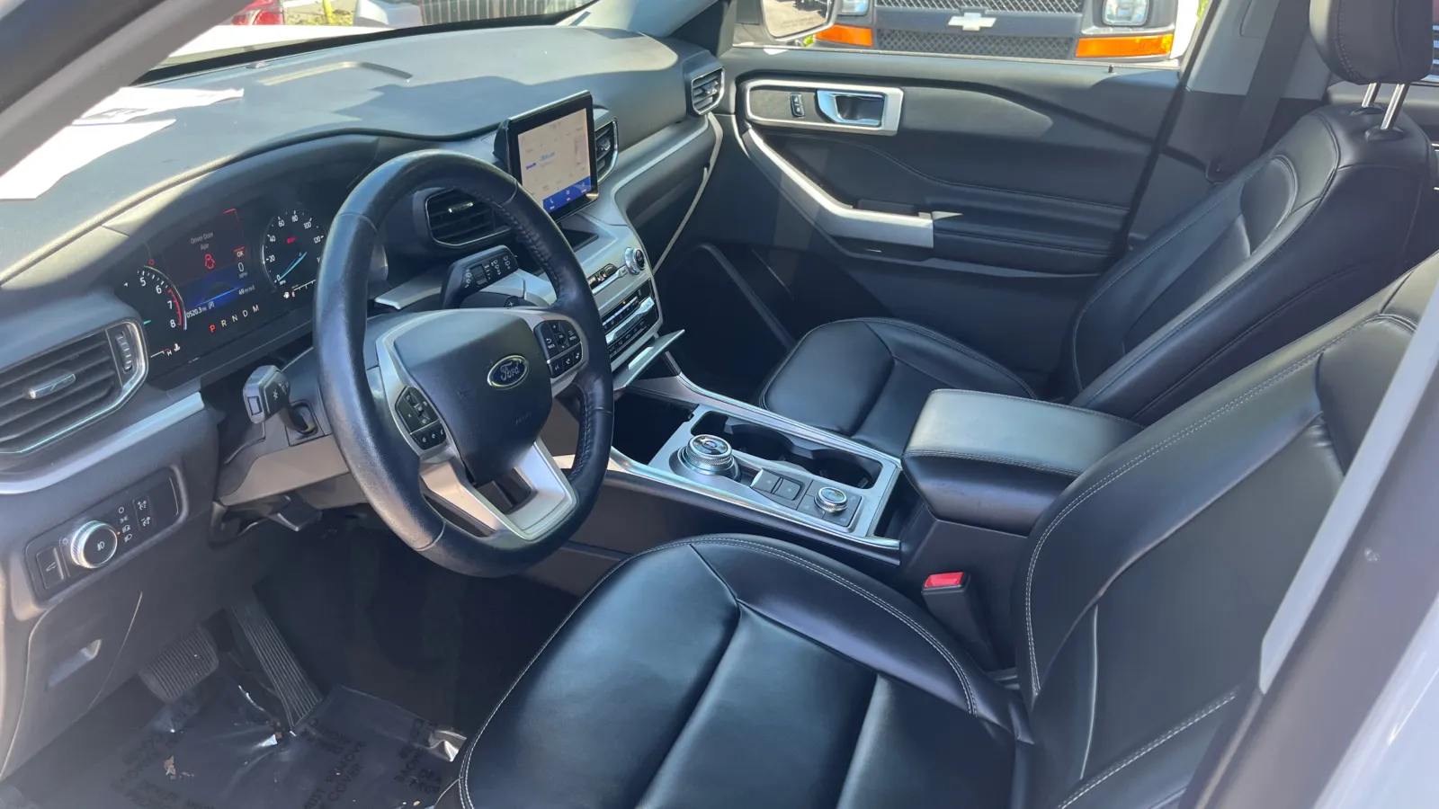Ford Explorer photo 18
