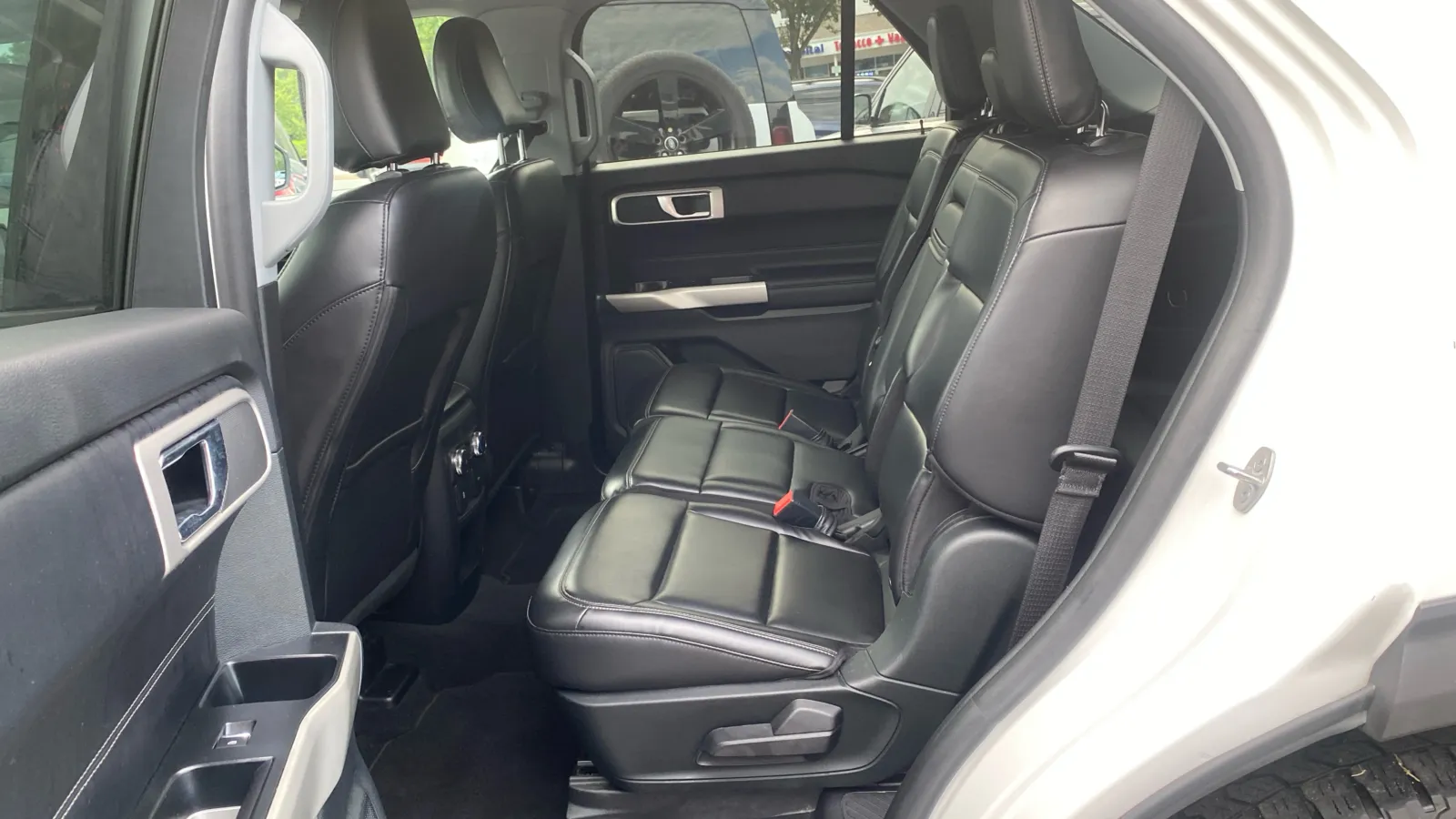 Ford Explorer photo 10