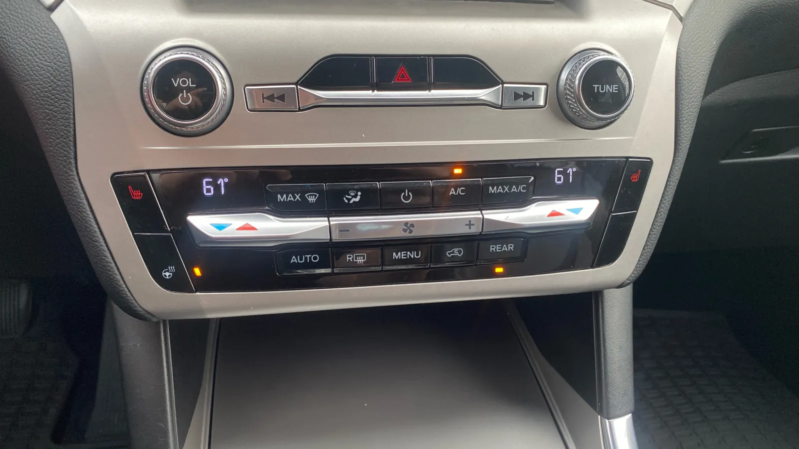 Ford Explorer photo 31