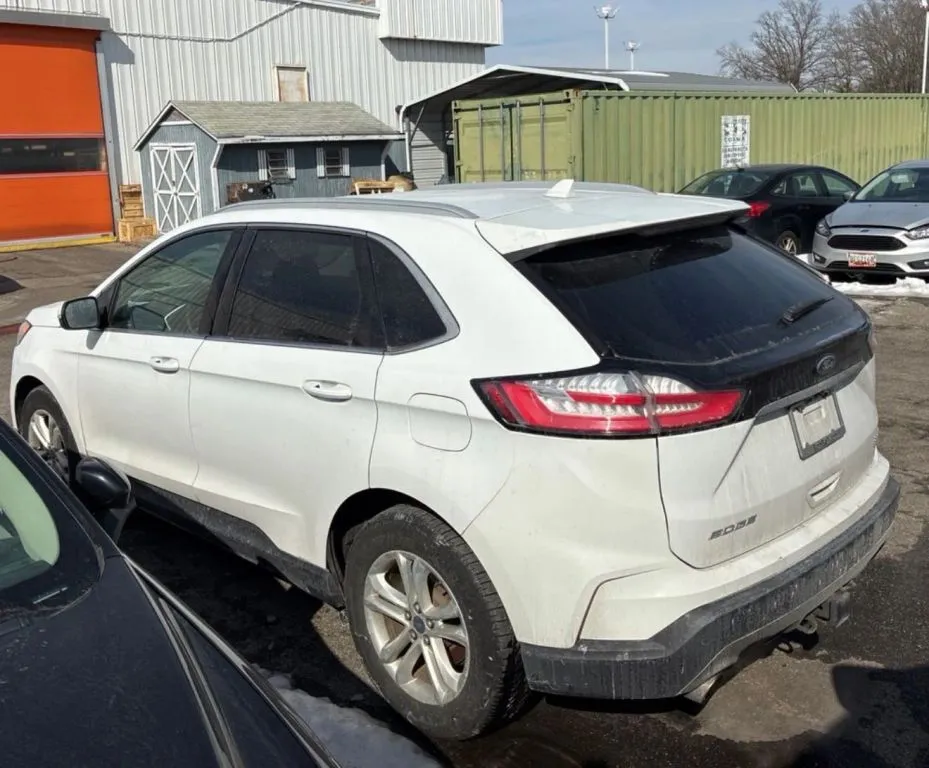 Ford Edge photo 2