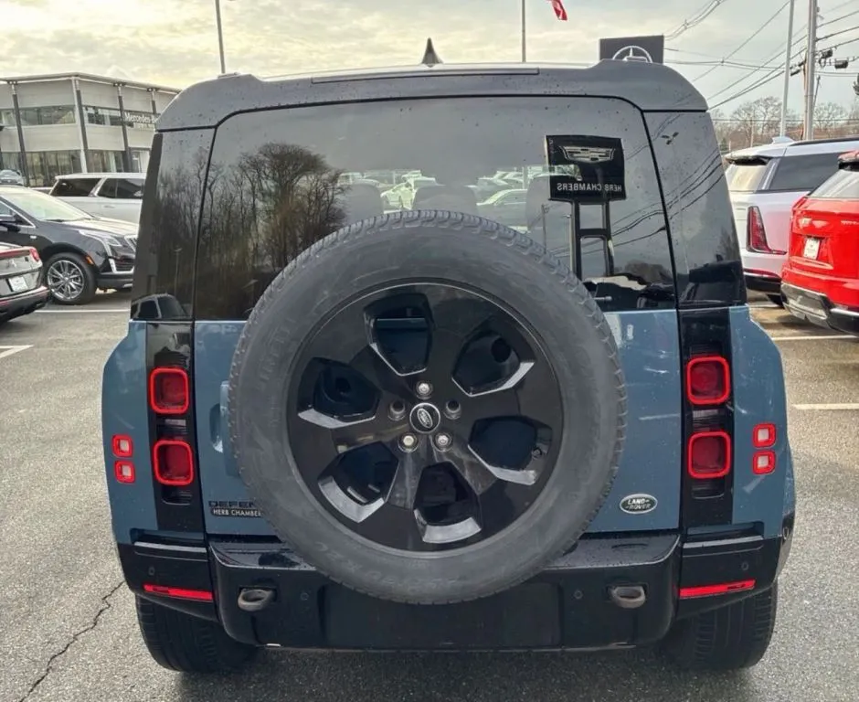 Land Rover Defender photo 3
