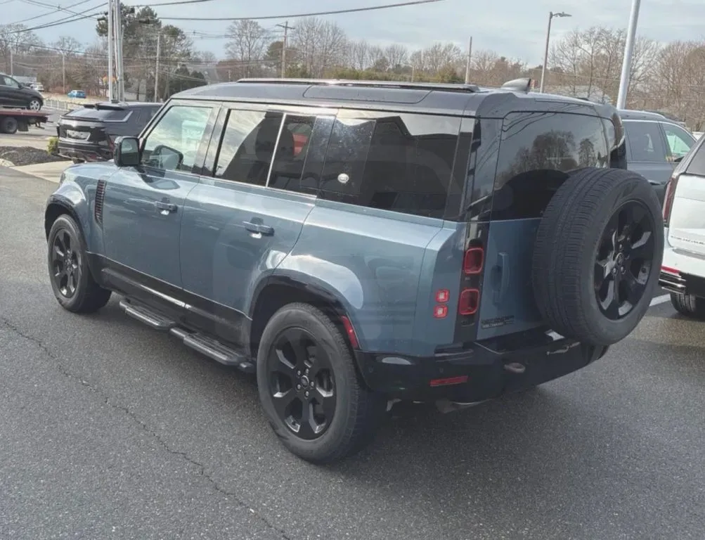 Land Rover Defender photo 2