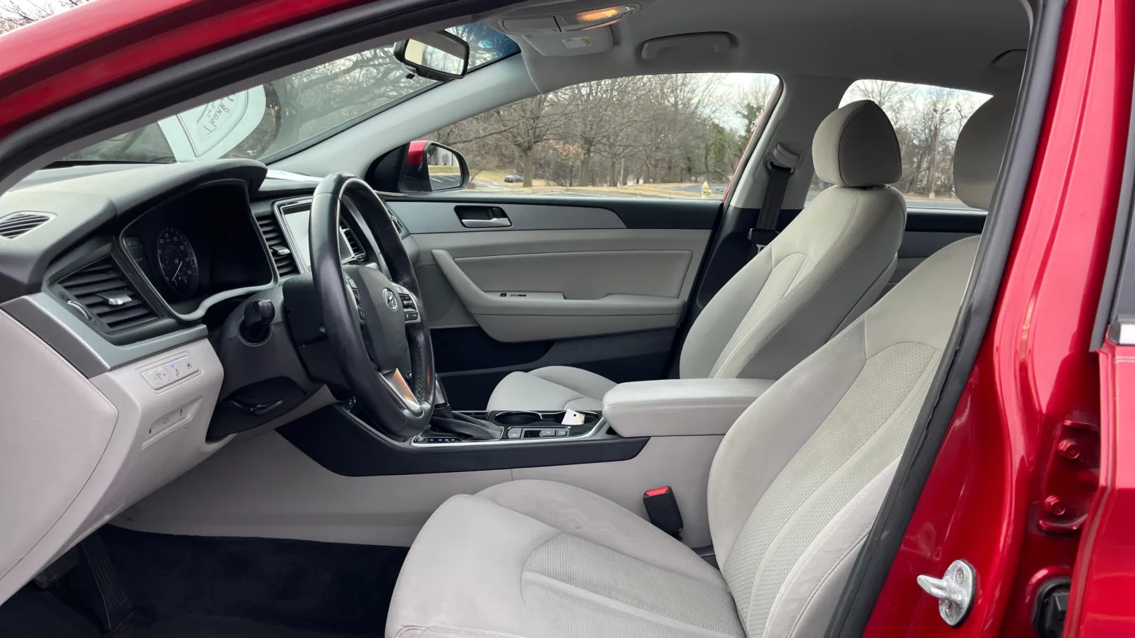 Hyundai Sonata photo 9