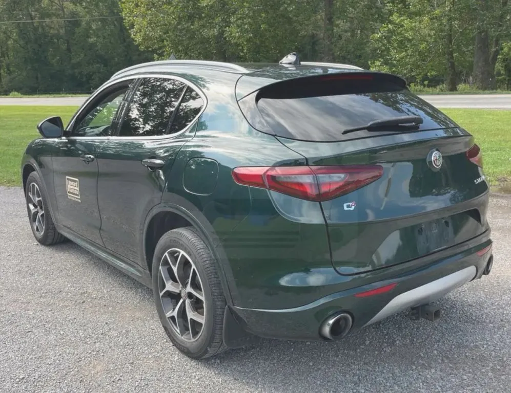 Alfa Romeo Stelvio photo 2