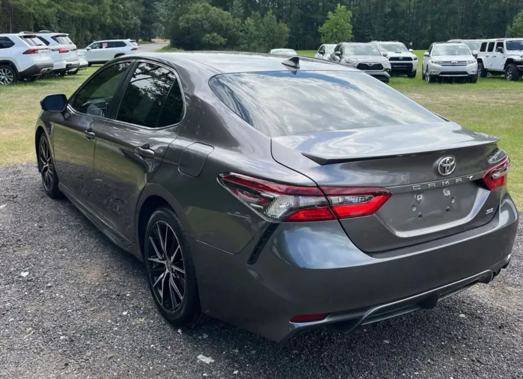 Toyota Camry photo 3